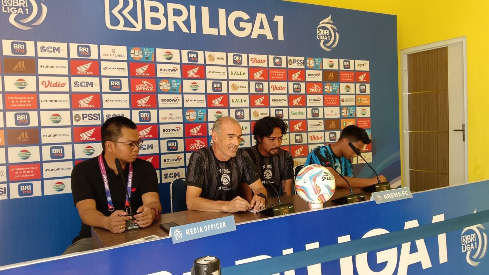 pelatih-arema-fc-beber-perbedaan-filosofi-dirinya-dengan-bernardo-tavares,-siap-beri-kejutan