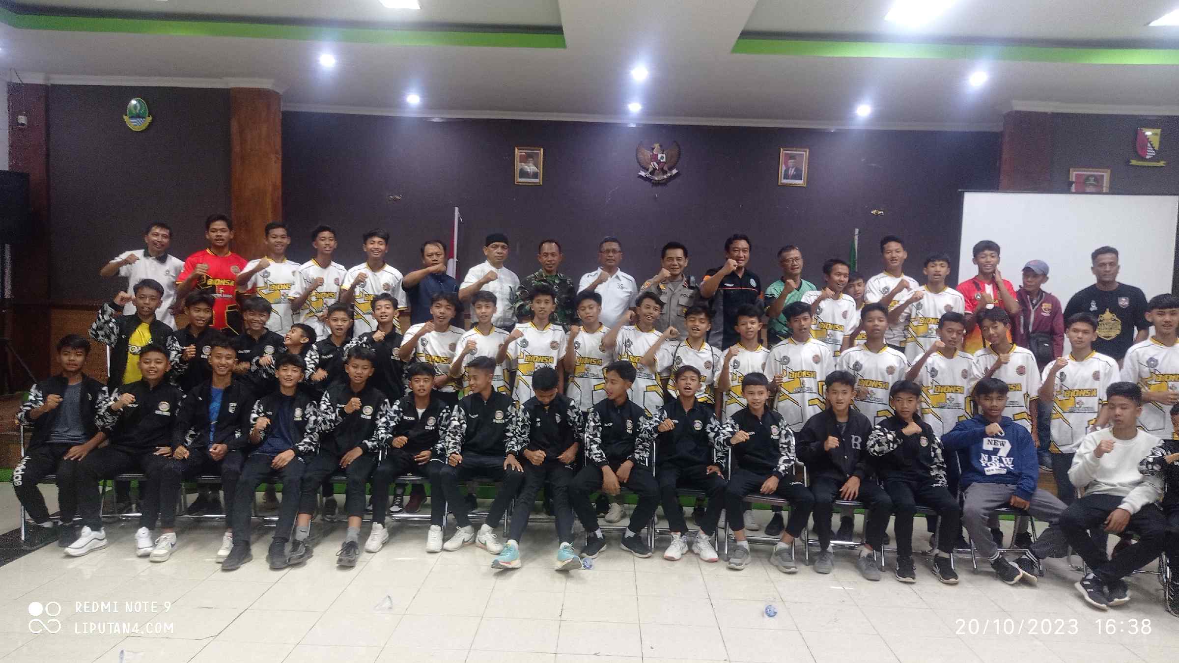 camat-cicalengka-lepas-tim-bionsa-untuk-ajang-piala-soeratin-u-13-–-u-15-asprov-pssi-jabar