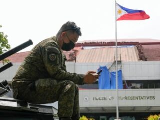 filipina-perintahkan-militer-berhenti-gunakan-aplikasi-ai-karena-risiko-keamanan