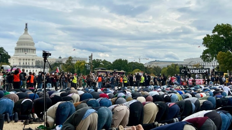 doa-bagi-palestina,-dua-ribu-orang-salat-jumat-di-national-mall-washington,-dc