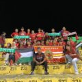 pemain-dan-suporter-psm-makassar-beri-dukungan-untuk-palestina