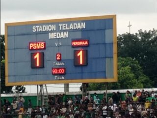 polrestabes-medan-kawal-pertandingan-psms-vs-persiraja-di-stadion-teladan,-medan,-skor-pertandingan-1-1