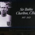 legenda-man-united-dan-sepak-bola-inggris,-bobby-charlton,-tutup-usia