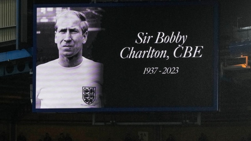 legenda-man-united-dan-sepak-bola-inggris,-bobby-charlton,-tutup-usia