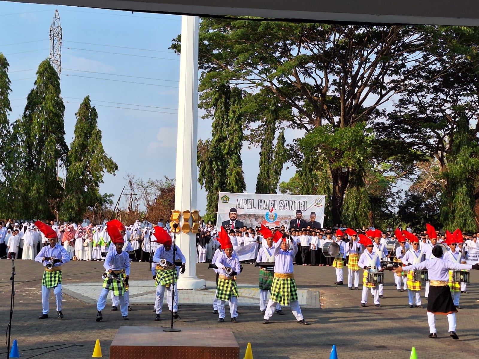 semarak-hari-santri-di-sulsel,-peserta-apel-kenakan-kostum-khas-santri-nusantara