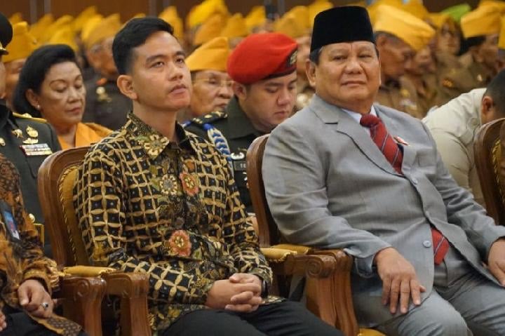 pilih-gibran-jadi-cawapres,-prabowo-bakal-ditinggal-pendukung-militan