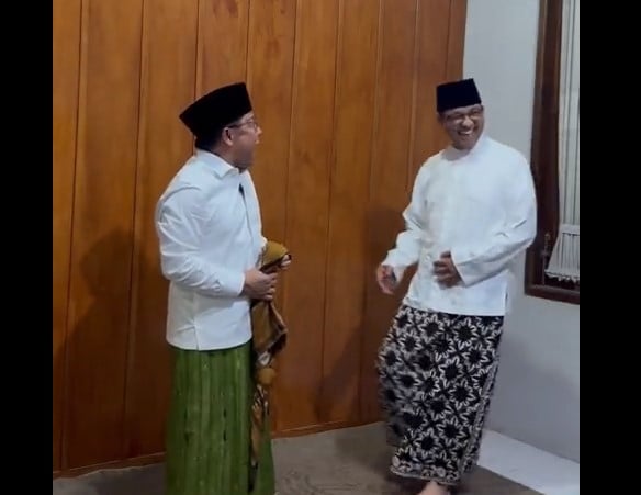 anies-cak-imin-mainkan-sarung,-kader-pkb:-semoga-minat-rakyat-terhadap-sarung-kian-tinggi