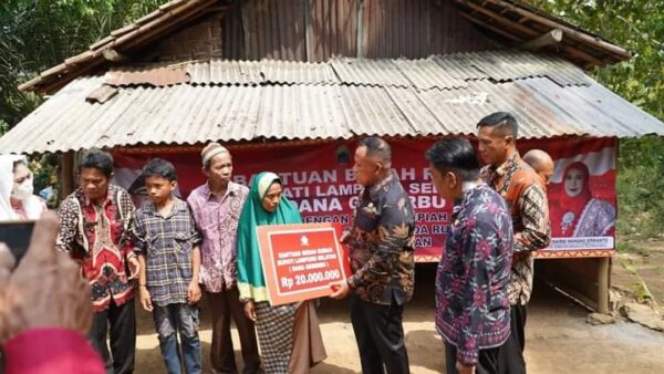 Idul Fitri Trima Bantuan Pembangunan Rumah Dari Bupati Lampung Selatan
