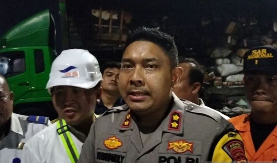 kebakaran-kmp-tranship-1-di-bakauheni-dipicu-mobil-terbakar