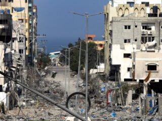 serangan-udara-israel-hantam-gaza,-lebanon