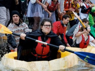 Sambut Halloween, Belgia Gelar Lomba Balap Perahu Labu