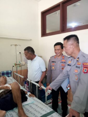 Kapolsek Bantimurung Jenguk Anggota Yang Sakit Dan Berikan Motivasi 