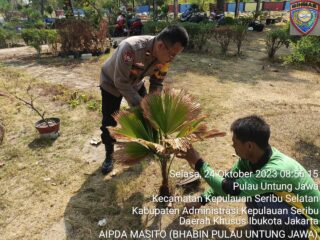 Polsek Kepulauan Seribu Selatan, Bersama Warga Tanam Pohon untuk Kendalikan Polusi Udara