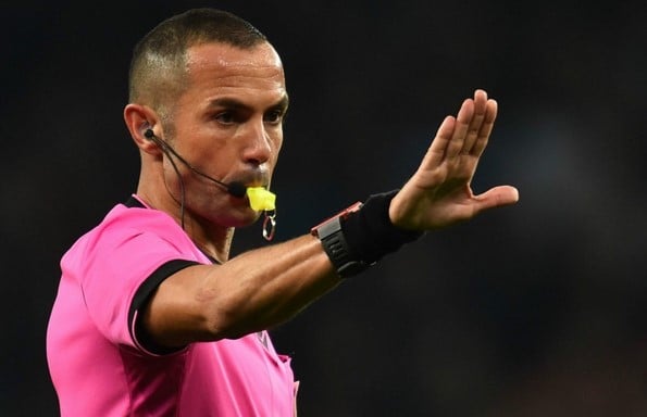 wasit-manchester-united-vs-kopenhagen-terpaksa-menunda-pertandingan-karena-gempa