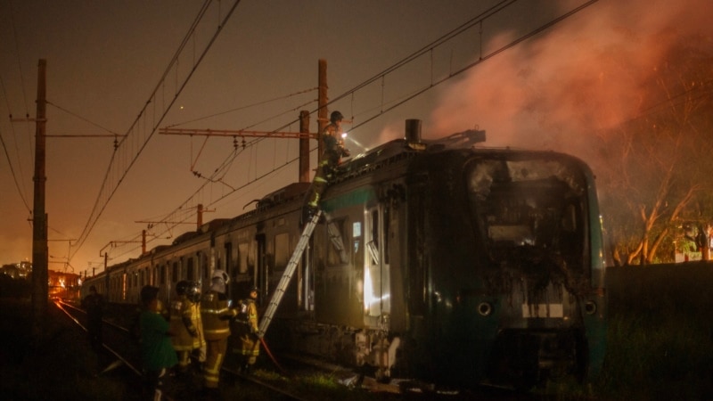 hampir-3-lusin-bus-dibakar-di-rio-de-janeiro