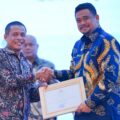 tertinggi-di-sumut-tertibkan-psu,-bobby-nasution-terima-penghargaan-dari-kpk