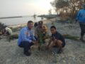 bripka-amirullah-maliki-dan-warga-pulau-sebira-tanam-pohon-untuk-penghijauan