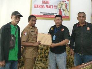 dpk-pbh-lidik-krimsus-ri-serahkan-berkas-pendaftaran-ke-bakesbangpol-bojonegoro