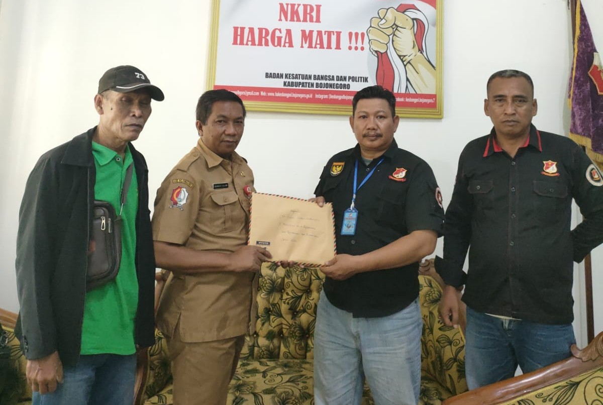 dpk-pbh-lidik-krimsus-ri-serahkan-berkas-pendaftaran-ke-bakesbangpol-bojonegoro