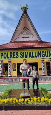 Kapolres Simalungun Pimpin Upacara Kenaikan pangkat, Penyerahan Piagam Penghargaan dan Pelepasan Purna Bhakti Personel Polres Simalungun