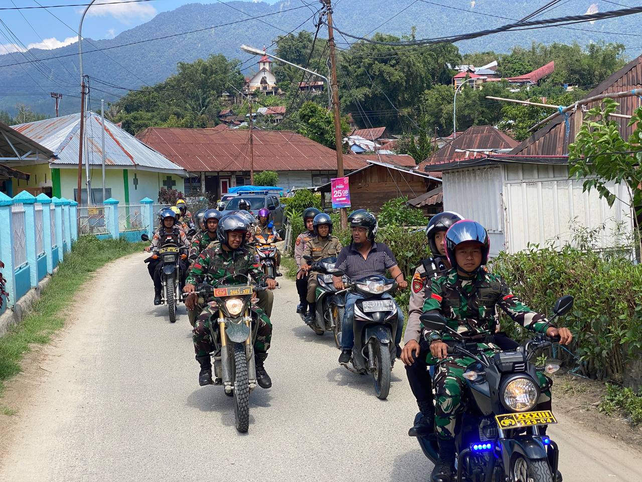 giat-patroli-gabungan-polres-mamasa-yakinkan-masyarakat-dalam-keadaan-aman-dan-nyaman