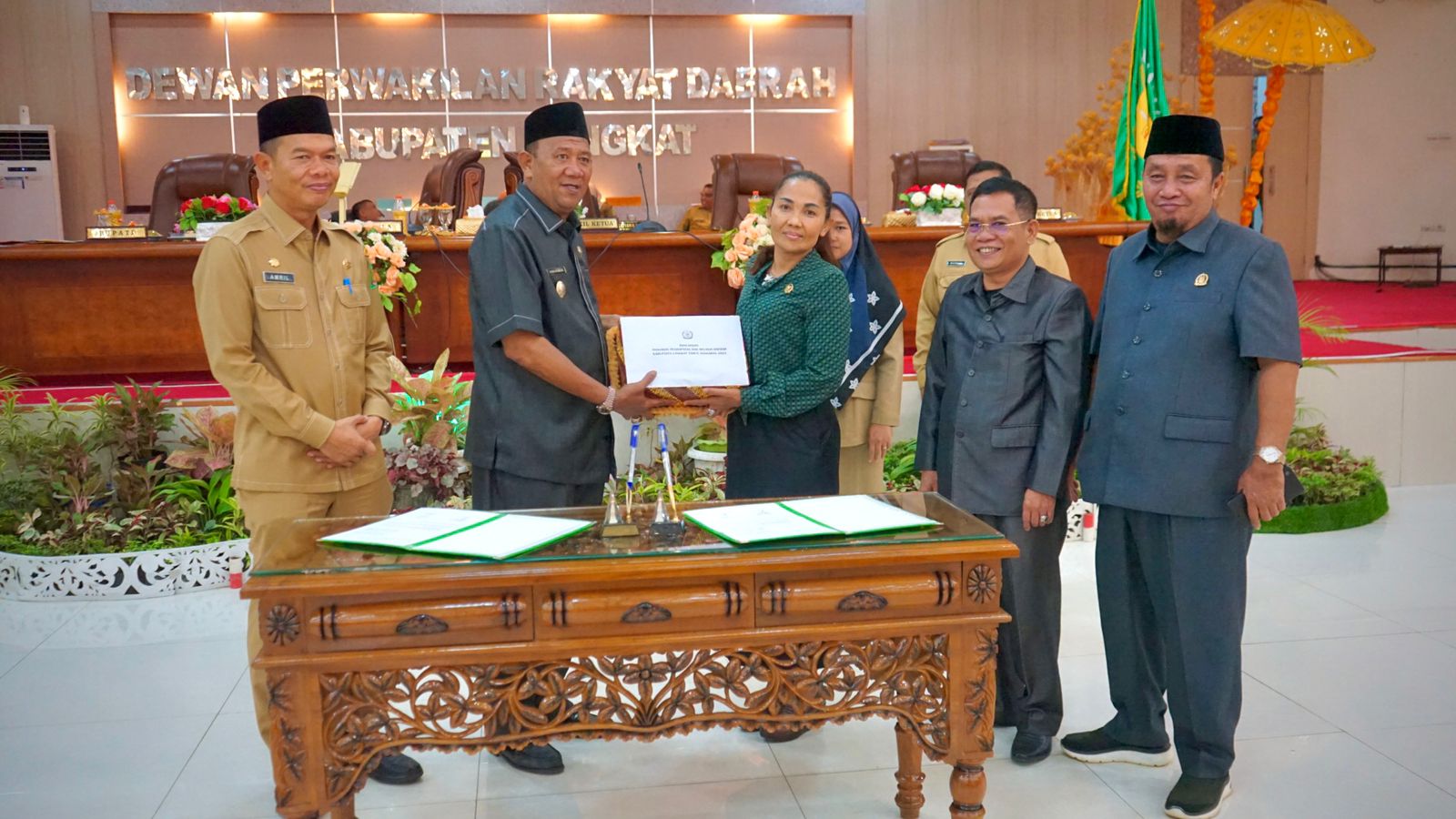 syah-afandin-sampaikan-ranperda-apbd-langkat-2024