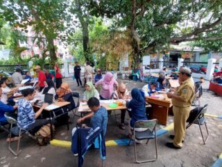 polres-kepulauan-seribu-dan-ptsp-gabung-berikan-pelayanan-terpadu-keliling-di-pulau-tidung