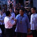 prabowo-gibran-saling-tos-dengan-anies-imin-dan-joget-usai-pidato-di-kpu