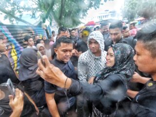 Antusias Ribuan Warga Medan Sambut Gibran Meski Hujan Lebat di Car Free Day