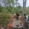 babinsa-desa-curugluhur-koramil-0622-11/sagaranten-melaksanakan-kegiatan-kerjabakti-pemasangan-vaping-blok
