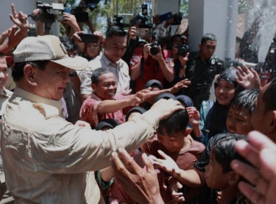 prabowo-resmikan-15-titik-bantuan-air-di-jawa-barat-dan-banten