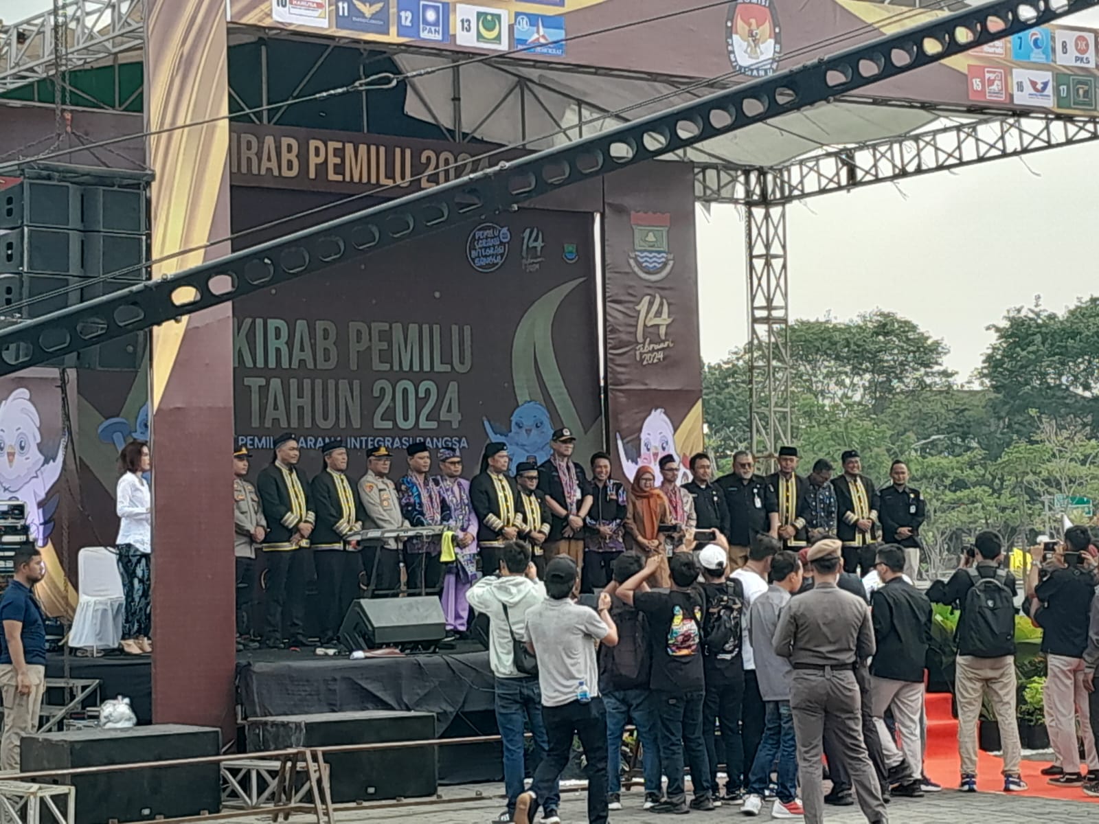 kesbangpol-beserta-kpu-kabupaten-tangerang-sukseskan-kirab-pemilu-2024.