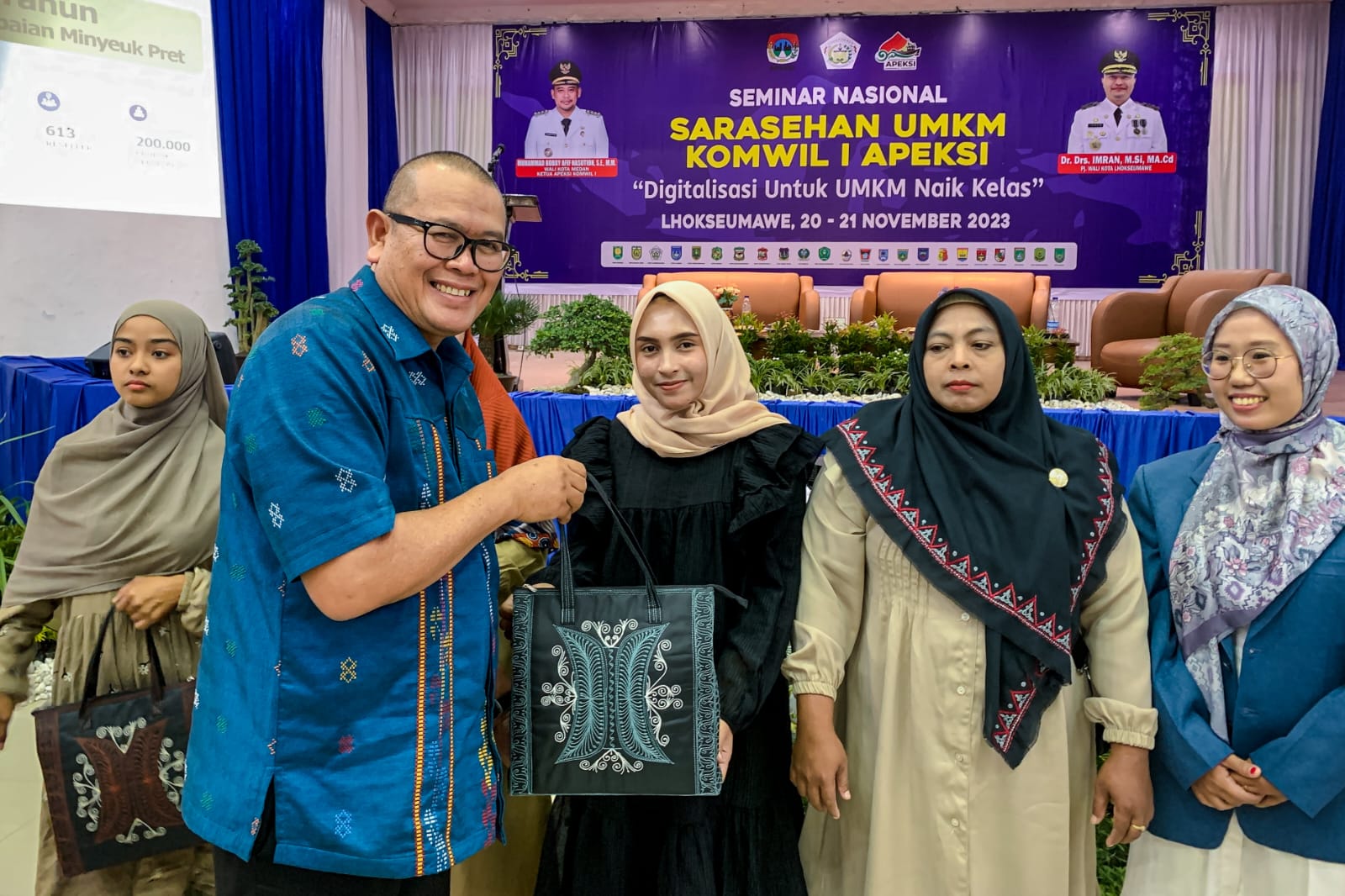 pelaku-usaha-antusias-ikuti-seminar-nasional-sarasehan-umkm-komwil-i-apeksi