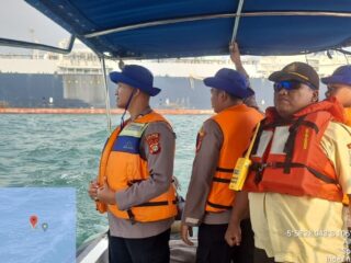 team-patroli-satpolair-polres-kepulauan-seribu-himbau-keselamatan-dan-antisipasi-kejahatan-di-perairan-pulau-damar