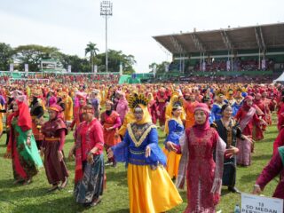 tarian-multi-etnis-oleh-sepuluh-ribu-guru-di-medan-berhasil-pecahkan-rekor-muri-dunia