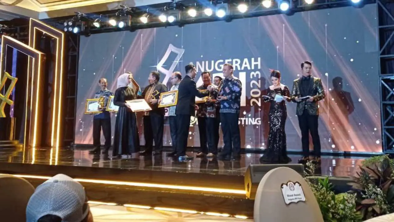 pemprov-sulsel-raih-penghargaan-pemerintah-daerah-peduli-penyiaran-di-kpi-awards-2023