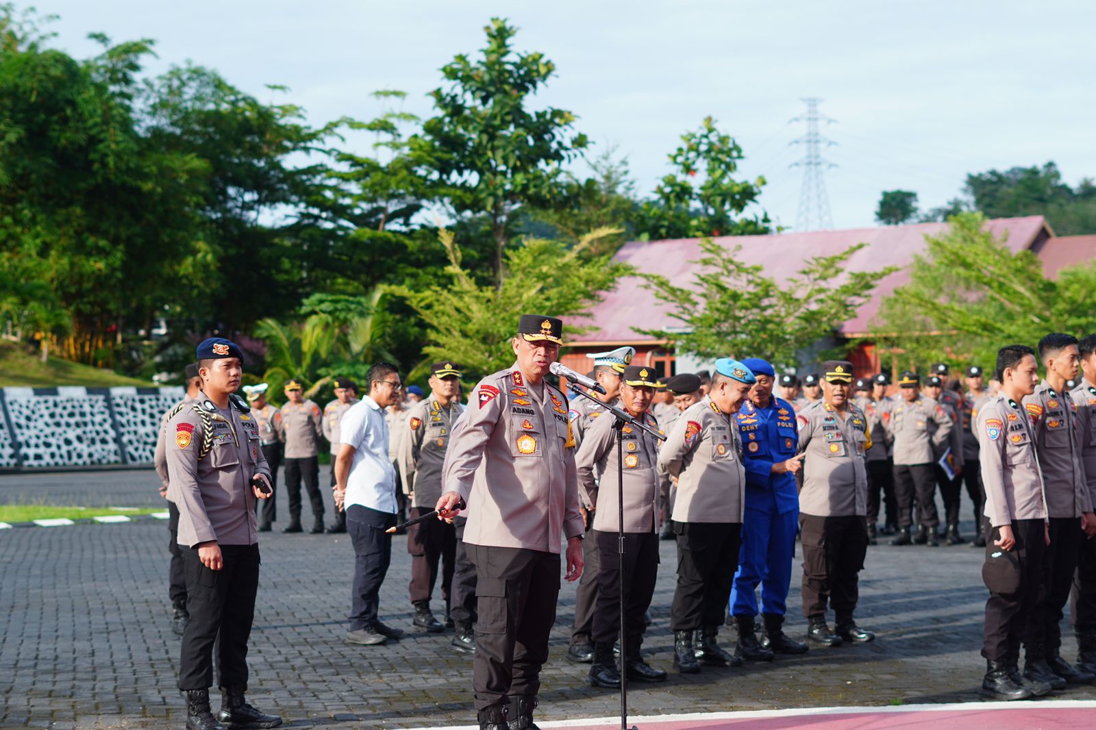 kapolda-sulbar:-ingat-tahun-politik,-kita-harus-extra-berikan-pelayanan-dan-jaga-citra-kepolisian