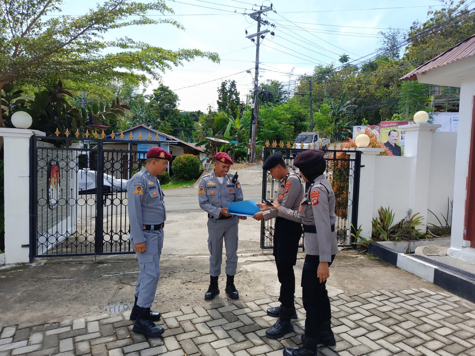 jelang-pemilu,-polda-sulbar-intensif-patroli-ke-kpu-dan-bawaslu