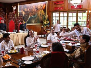 Makan Siang Bareng Prabowo, Raffi dan Nagita: Orang Harus Tahu Sisi Lain Pak Prabowo yang Gemoy