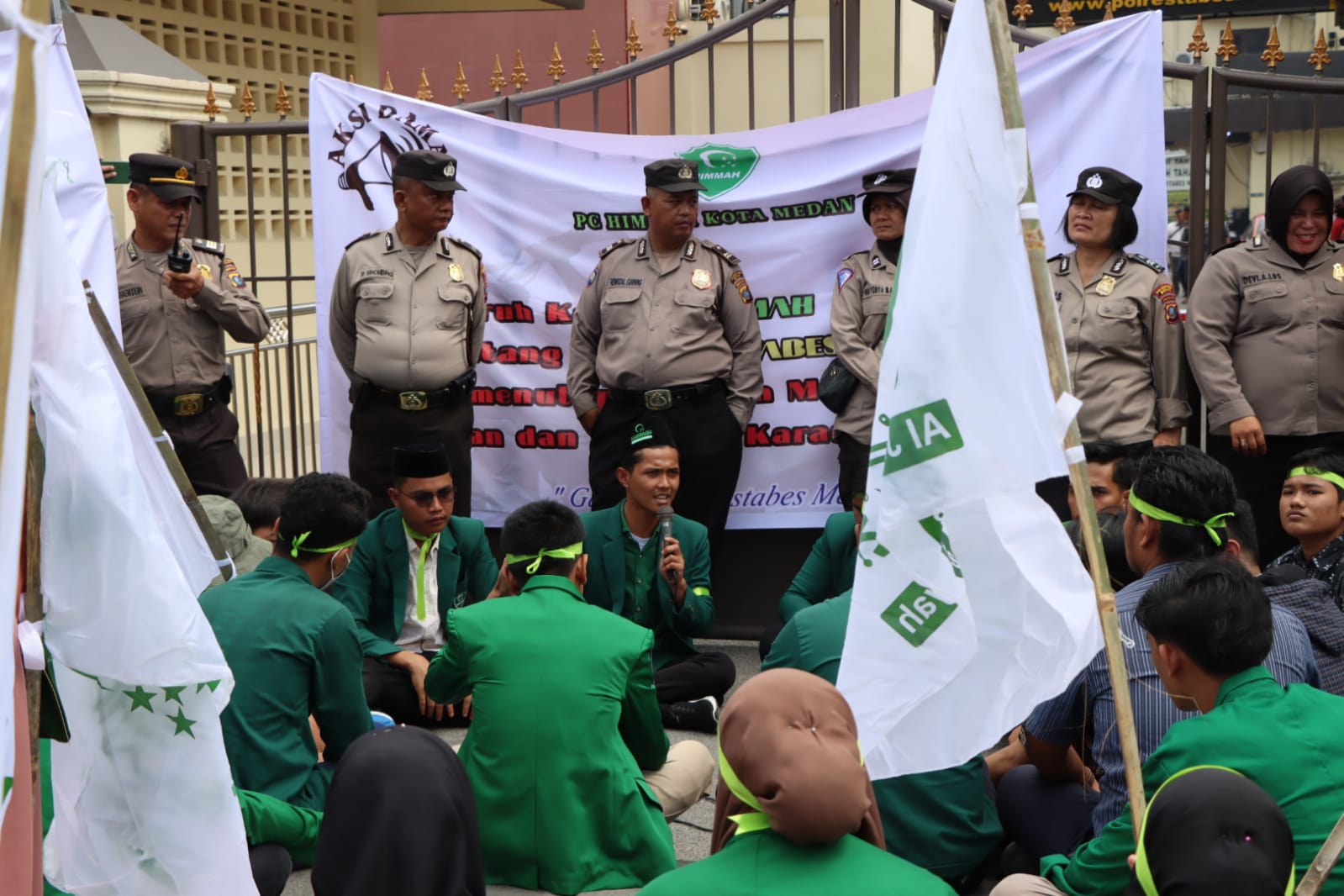 mahasiswa-gelar-aksi-di-polrestabes-medan,-minta-berantas-narkoba-di-lokasi-hiburan-malam