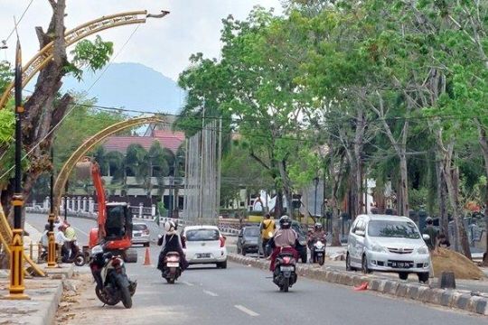 pembangunan-pju-dan-kawasan-pedestrian-hadji-boejasin,-kota-pelaihari-menjadi-lebih-cantik-lagi