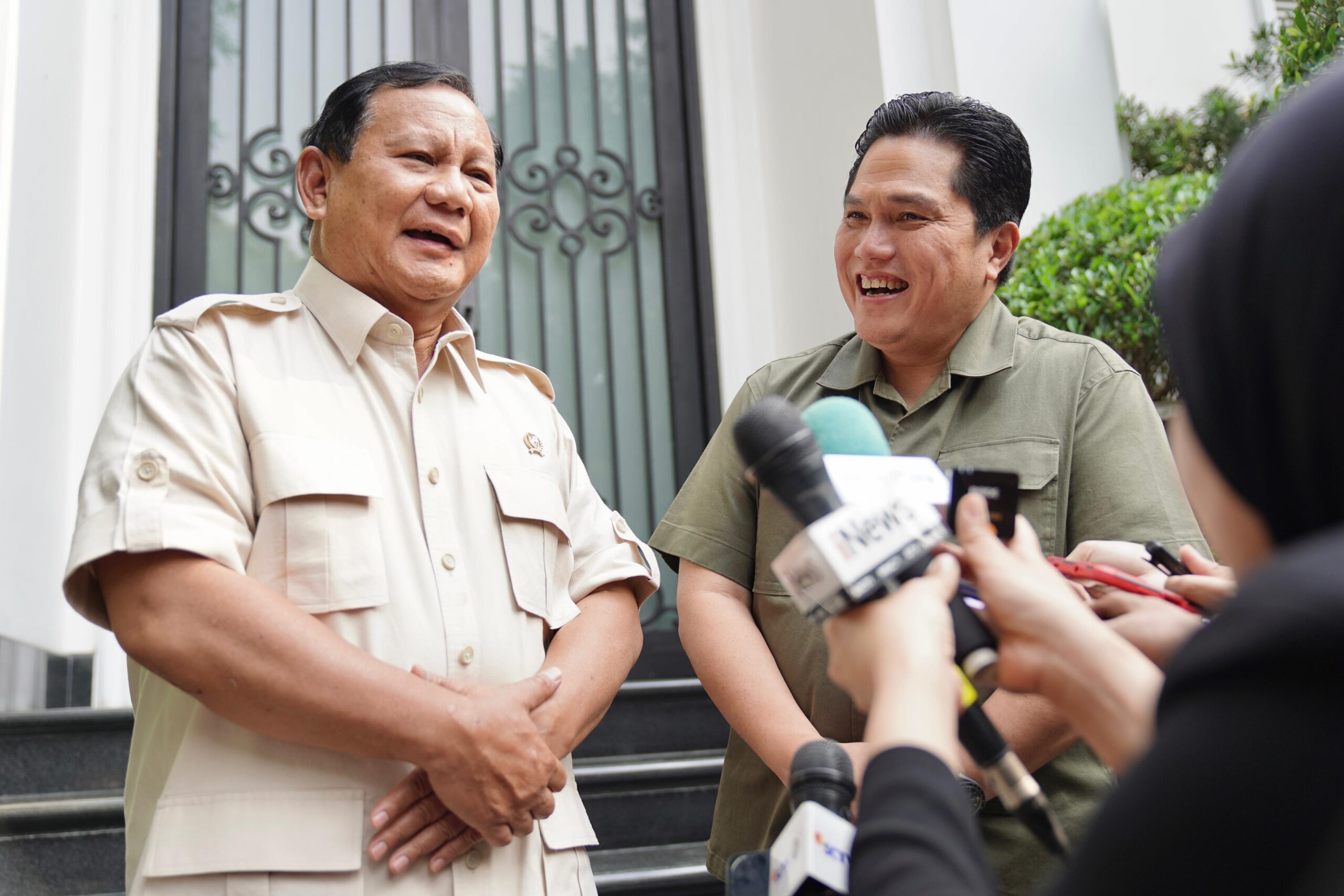 prabowo-kunjungi-rumah-erick-thohir,-makan-siang-bareng-dan-bincang-akrab-dengan-keluarga