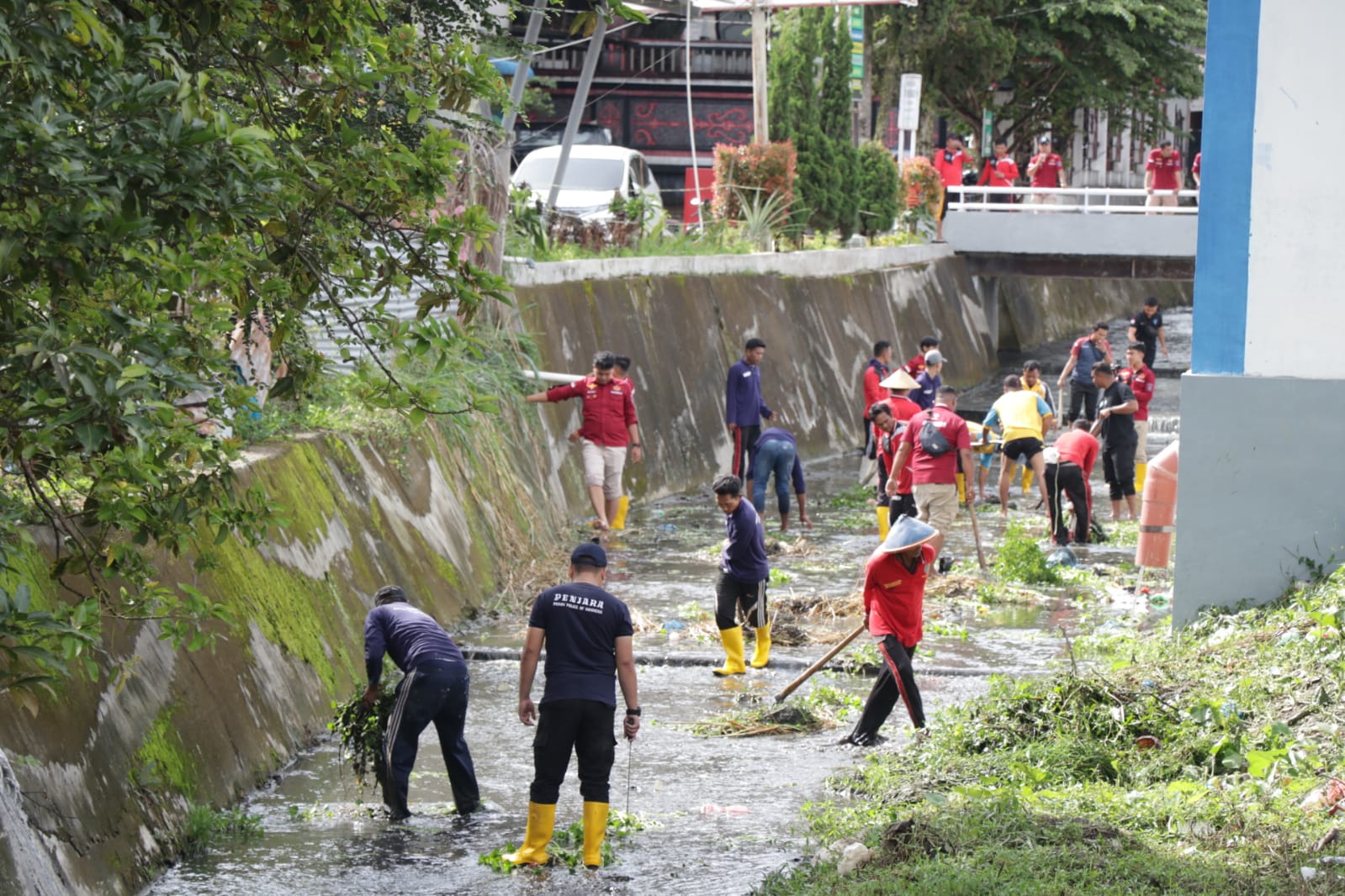 masyarakat-diharapkan-tiru-budaya-bersih-bersih