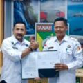 pj-bupati-tanah-laut-tanda-tangani-dana-pilkada-serentak-2024