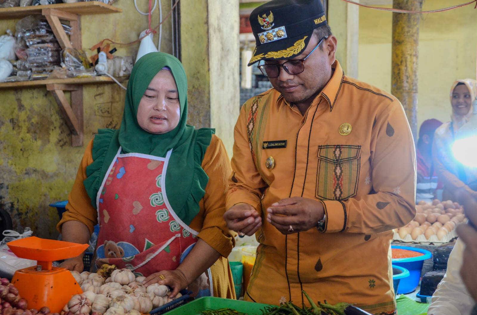 pj.-walikota-padangsidimpuan-pantau-harga-bahan-pokok-di-pajak-batu