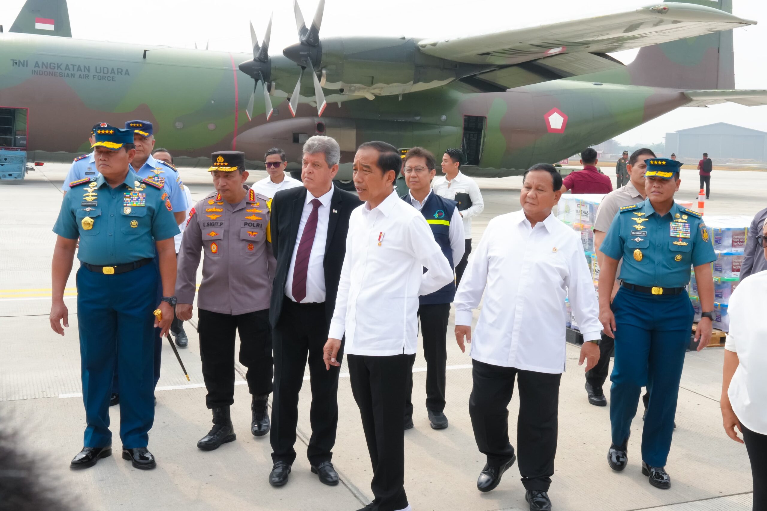 polri-kirim-bantuan-kemanusiaan-ke-warga-palestina-di-gaza