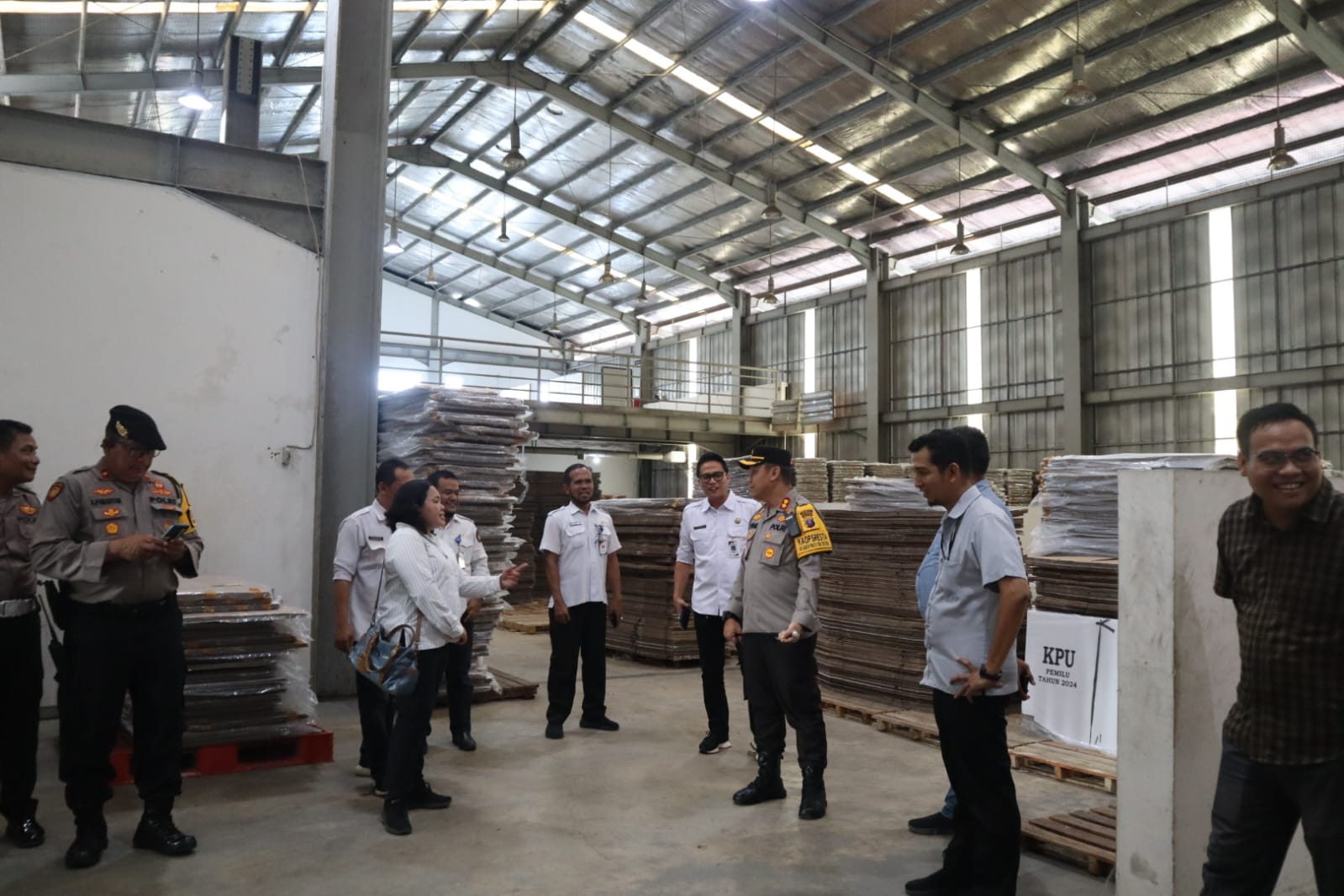 kapolresta-deli-serdang-meninjau-dan-cek-gudang-logistik-kpu