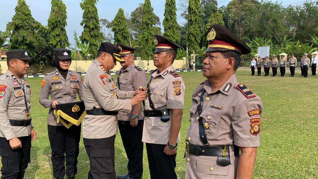 kapolres-oku-selatan-pimpin-upacara-setijab-kasi-humas-dan-kukuhkan-kapolsek-pulau-beringin