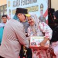 resmikan-polsubsektor-bontonompo-selatan,-kabaharkam-polri-bagikan-sembako-ke-warga