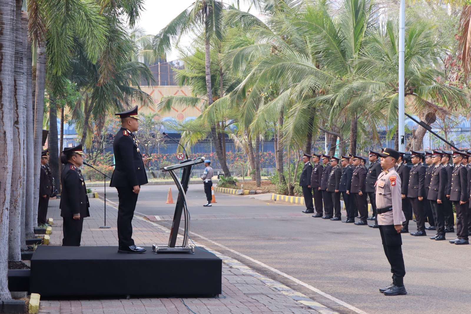 polres-kepulauan-seribu-gelar-upacara-peringati-hari-pahlawan